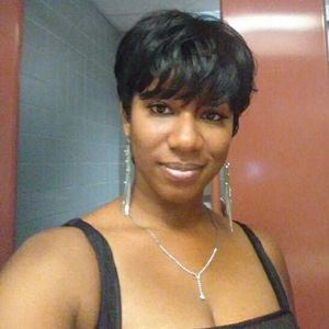 Meet your Posher, Akia